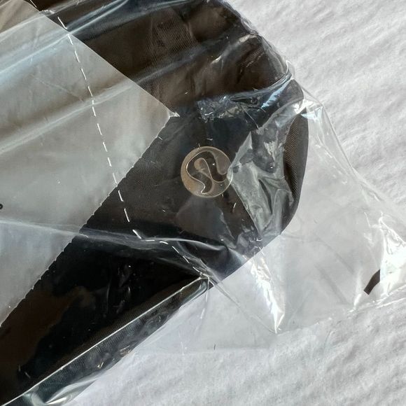 ❤️ONE LEFT NWT Lululemon Everywhere Belt Bag Black waist Fanny bag TikTok viral - Picture 5 of 12